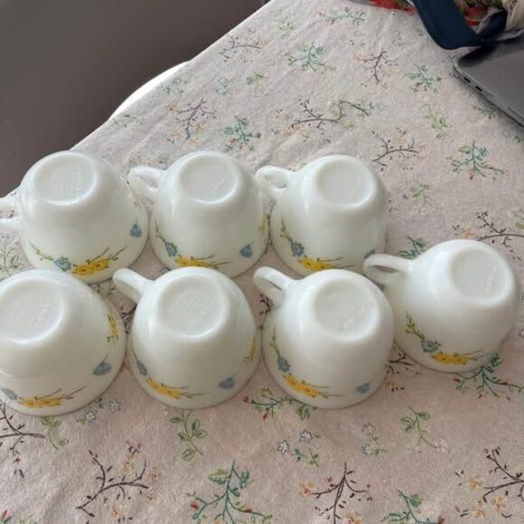 Pyrex Flirtation Coffee Tea Cups 7 White Yellow Blue Butterfly Floral Milk Glass - Picture 7 of 7